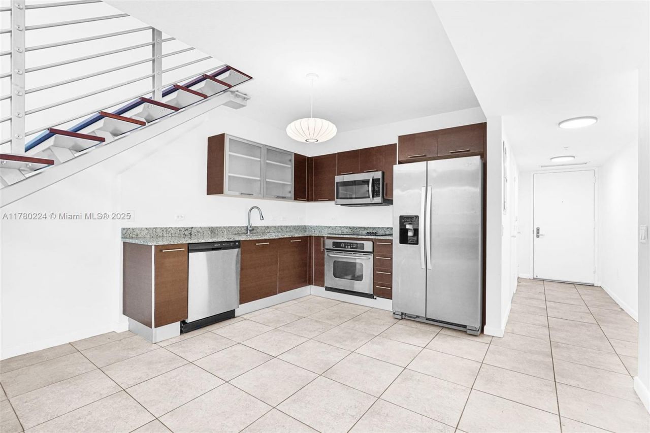 41 SE 5th St, Unit 406, Miami, FL 33131 Photo