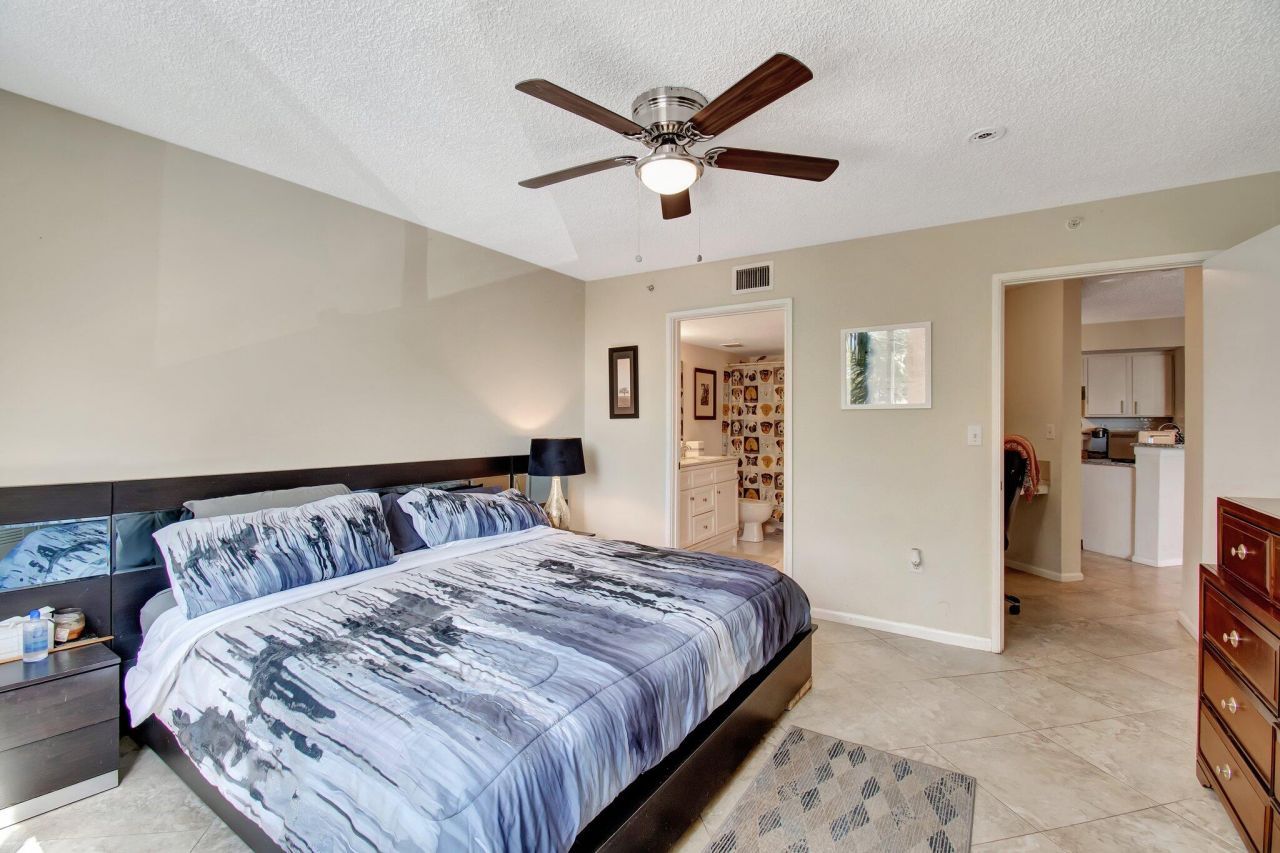 1000 Scotia Drive, Unit 204, Hypoluxo, FL 33462 Photo