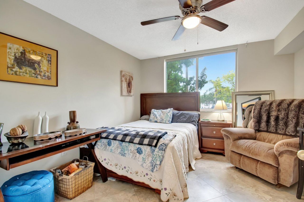 1000 Scotia Drive, Unit 204, Hypoluxo, FL 33462 Photo