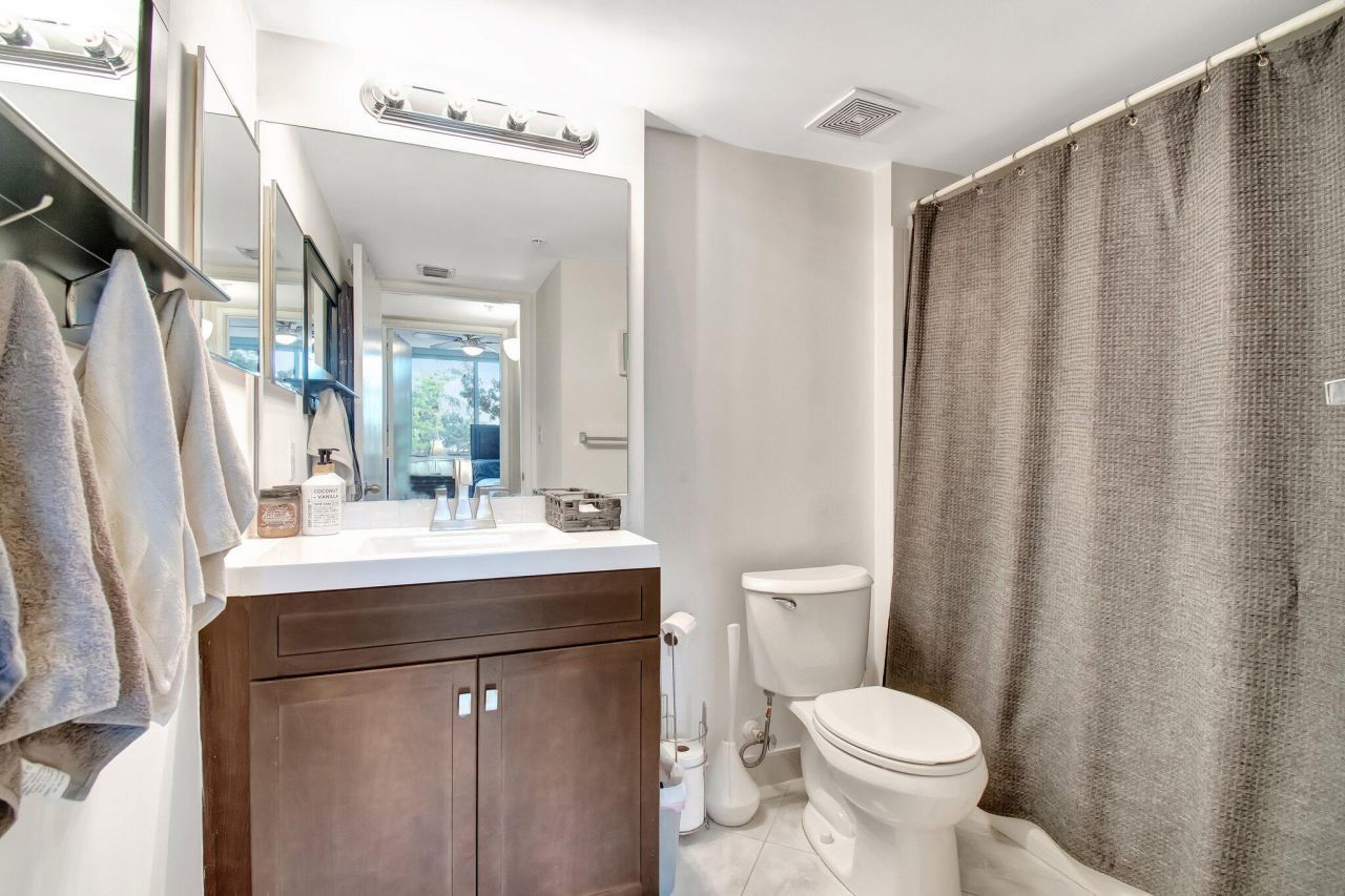 1000 Scotia Drive, Unit 204, Hypoluxo, FL 33462 Photo