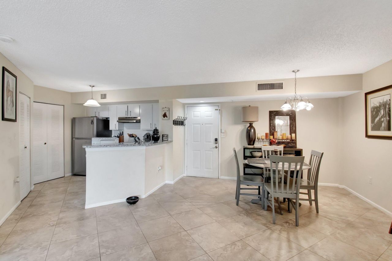 1000 Scotia Drive, Unit 204, Hypoluxo, FL 33462 Photo
