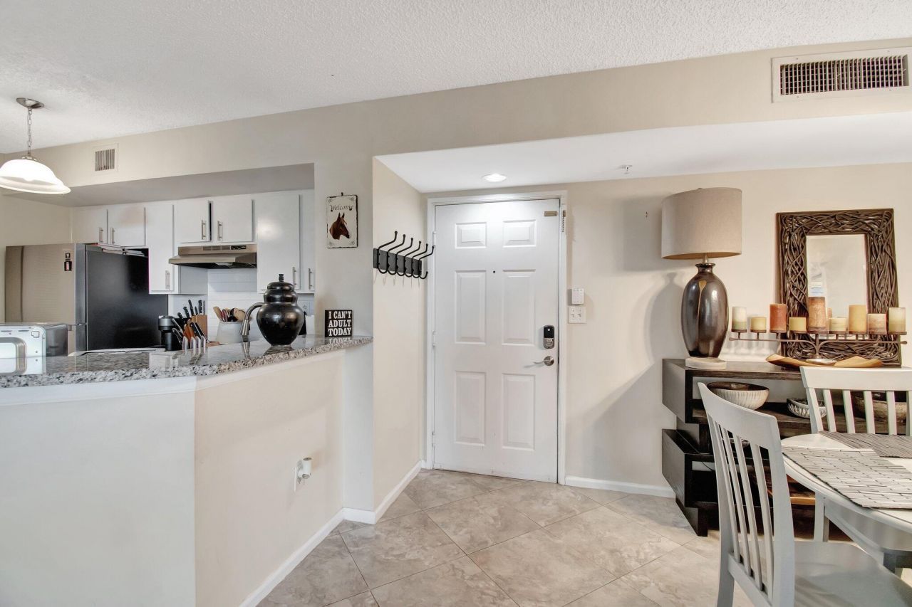 1000 Scotia Drive, Unit 204, Hypoluxo, FL 33462 Photo