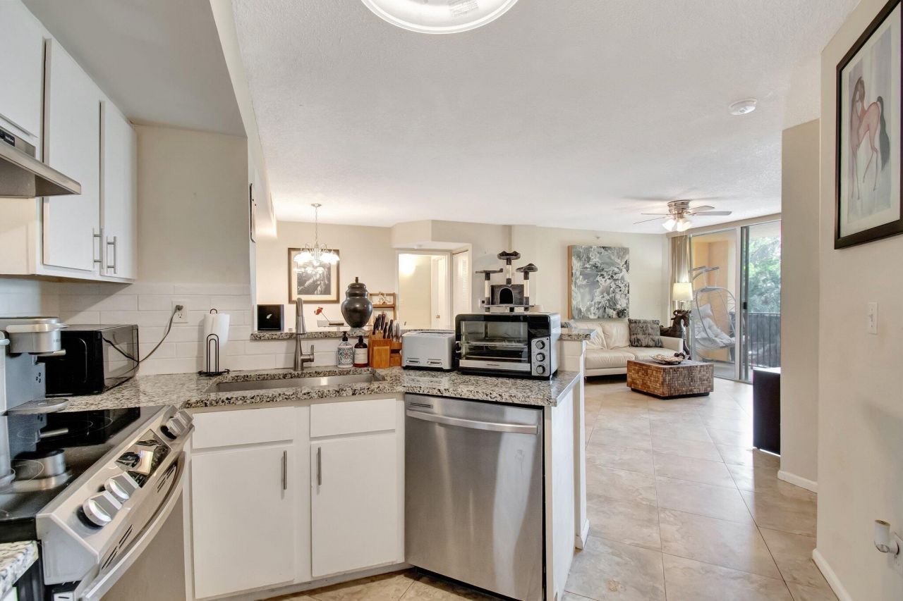 1000 Scotia Drive, Unit 204, Hypoluxo, FL 33462 Photo