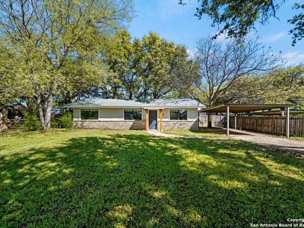 512 W Pecan Dr, Johnson City, TX 78636