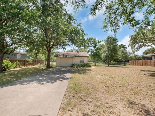 714 Pine LN, Horseshoe Bay, TX 78657