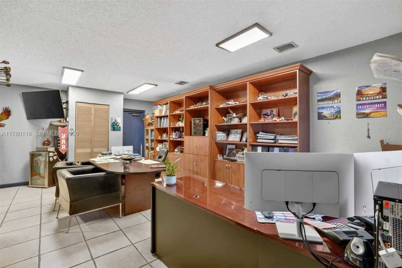 9180 NW 119th St, Unit 10, Hialeah Gardens, FL 33018 Photo