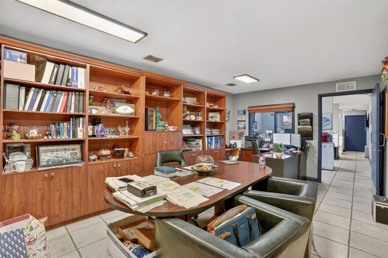 9180 NW 119th St, Unit 10, Hialeah Gardens, FL 33018 Photo