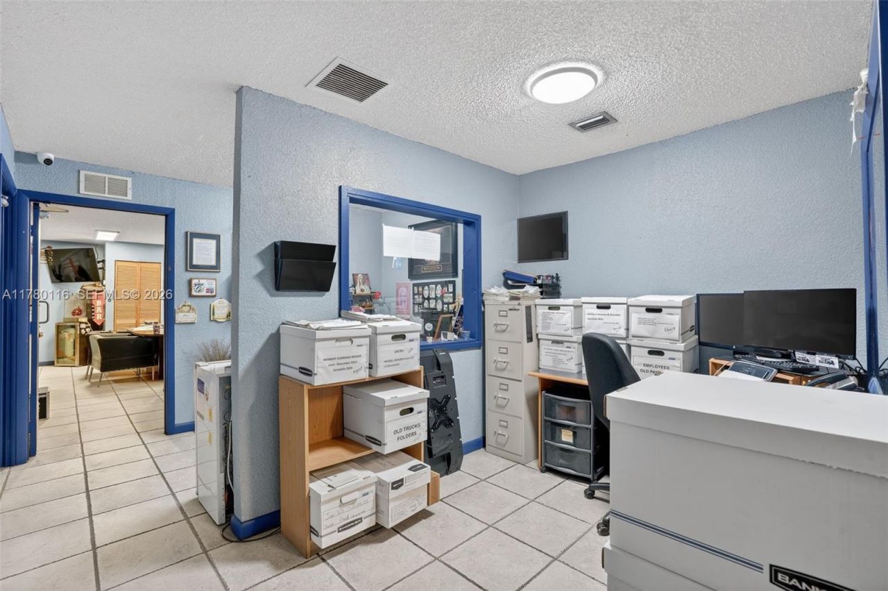 9180 NW 119th St, Unit 10, Hialeah Gardens, FL 33018 Photo