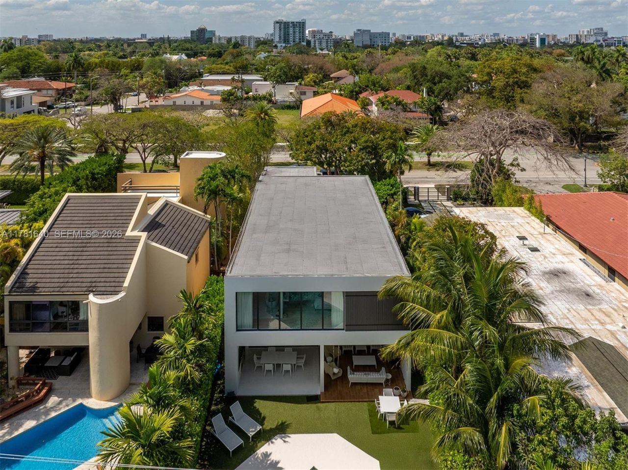2031 S Miami Ave, Miami, FL 33129 Photo
