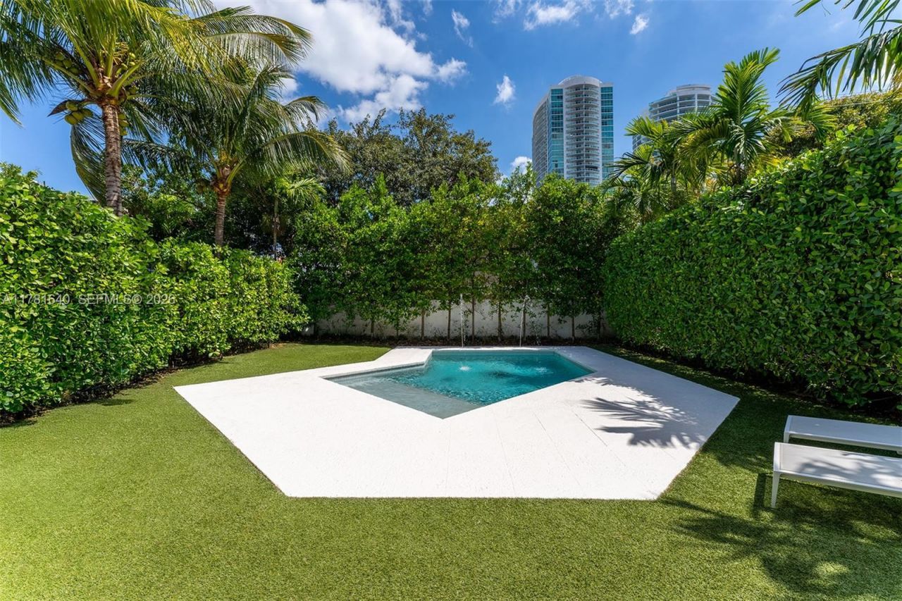 2031 S Miami Ave, Miami, FL 33129 Photo