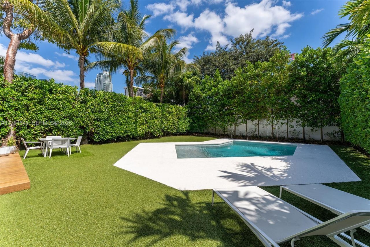 2031 S Miami Ave, Miami, FL 33129 Photo