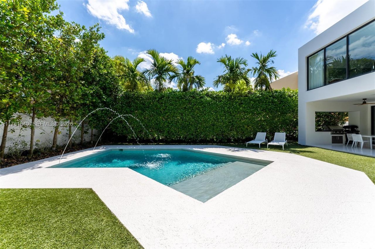2031 S Miami Ave, Miami, FL 33129 Photo