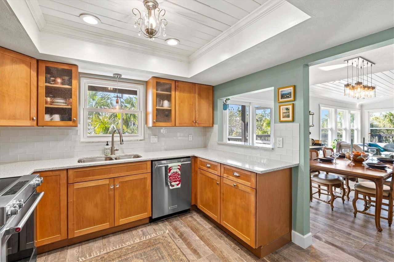 234 85th Street, Holmes Beach, FL 34217 Photo