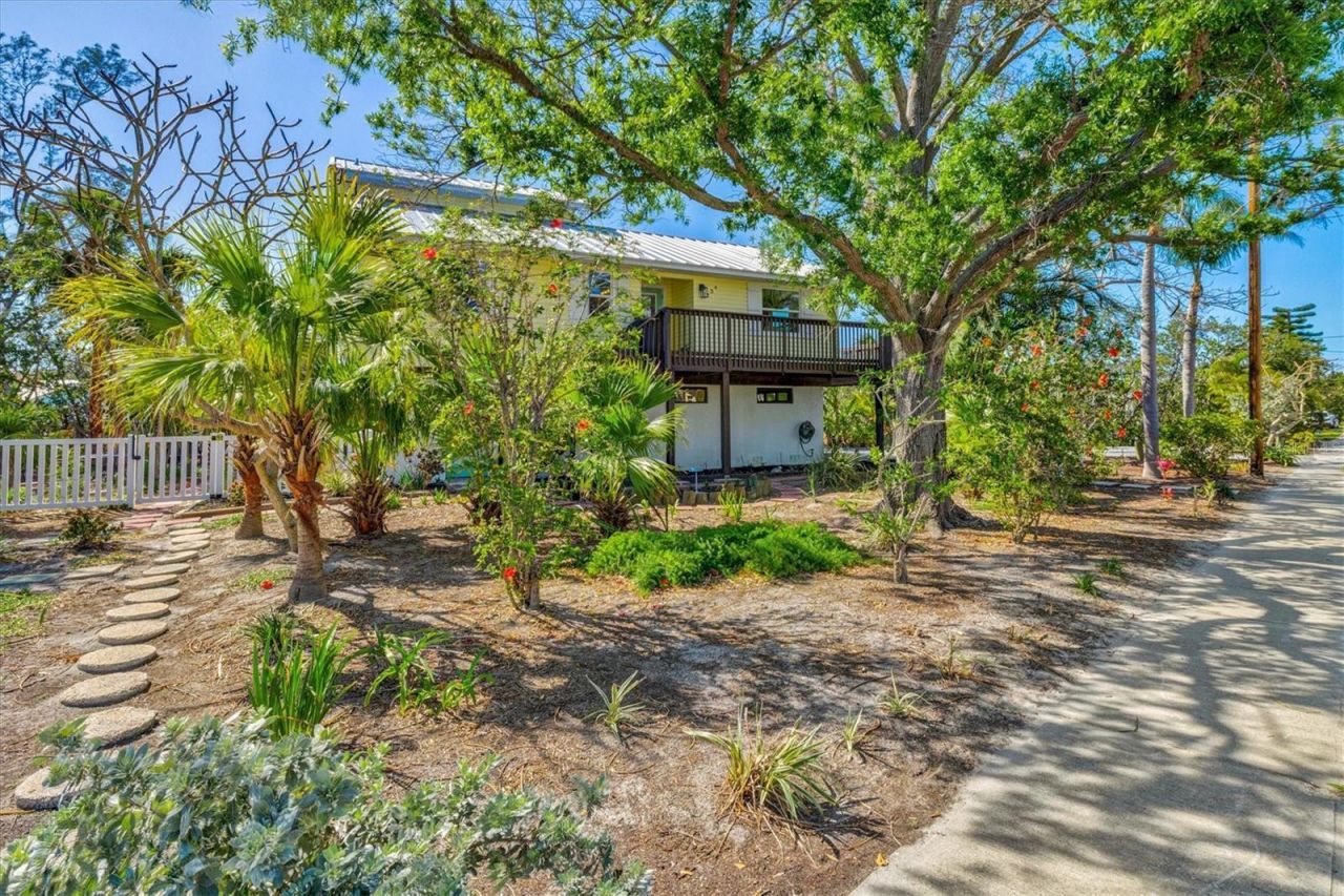 234 85th Street, Holmes Beach, FL 34217 Photo