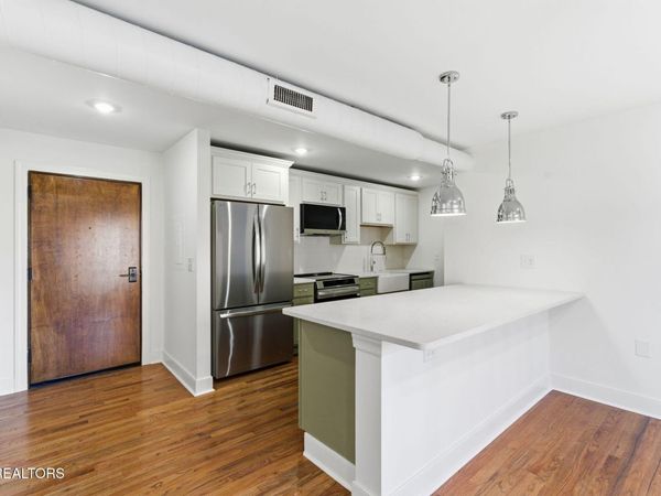 E 2724 MAGNOLIA Ave, Knoxville, TN 37914