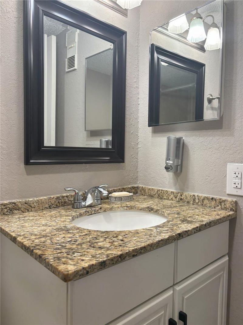 2755 Coconut Bay Lane, Unit 1313 (3M), Sarasota, FL 34237 Photo