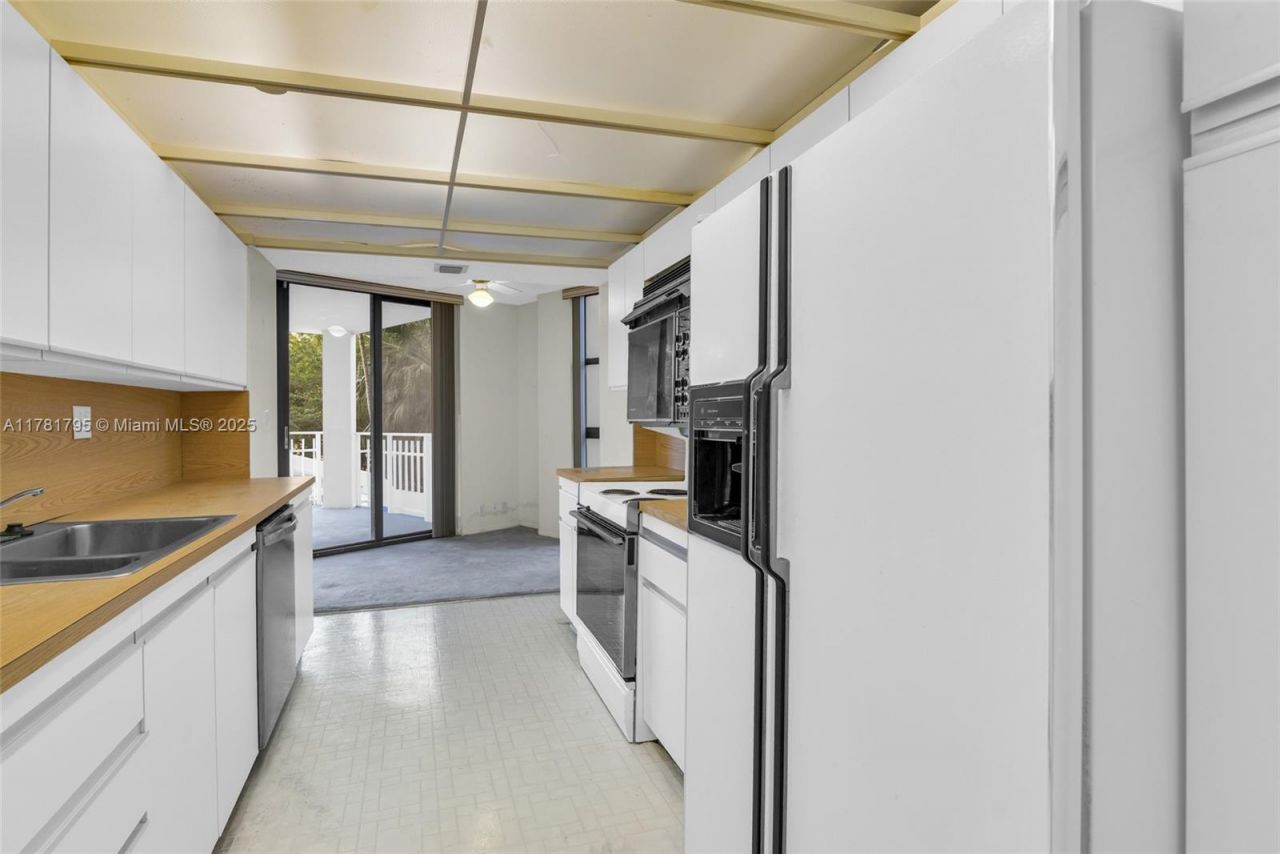 2000 Towerside Ter, Unit 307, Miami, FL 33138 Photo