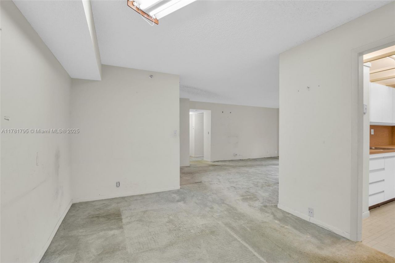 2000 Towerside Ter, Unit 307, Miami, FL 33138 Photo