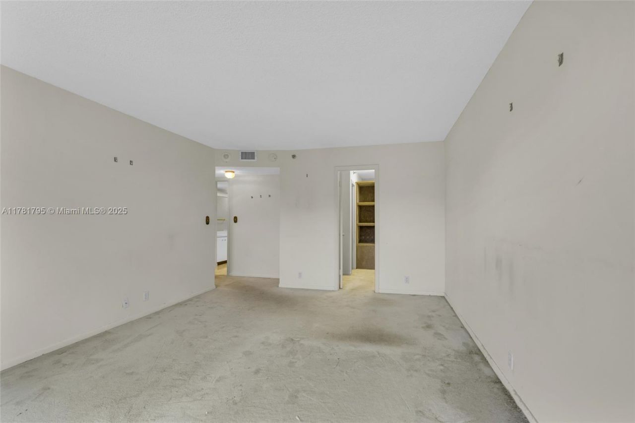 2000 Towerside Ter, Unit 307, Miami, FL 33138 Photo