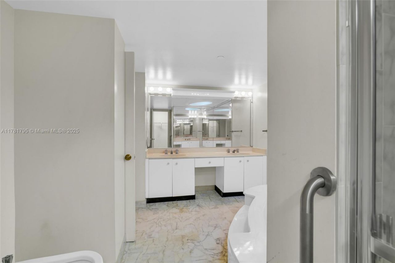 2000 Towerside Ter, Unit 307, Miami, FL 33138 Photo