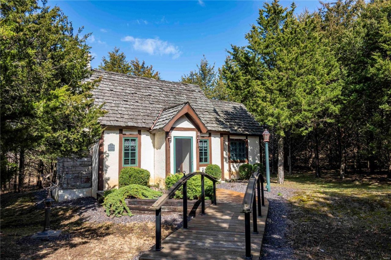 25005 Double B Trail Perry, MO 63462