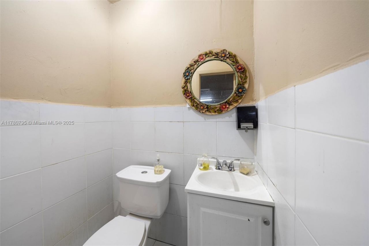 2292 SW 22nd St, Miami, FL 33145 Photo