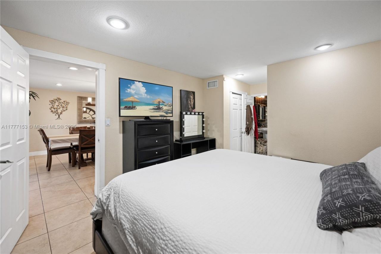 11210 SW 47th Ter, Miami, FL 33165 Photo