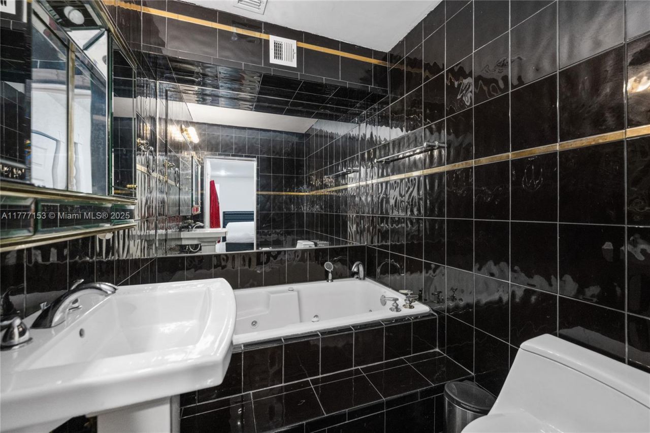 11210 SW 47th Ter, Miami, FL 33165 Photo