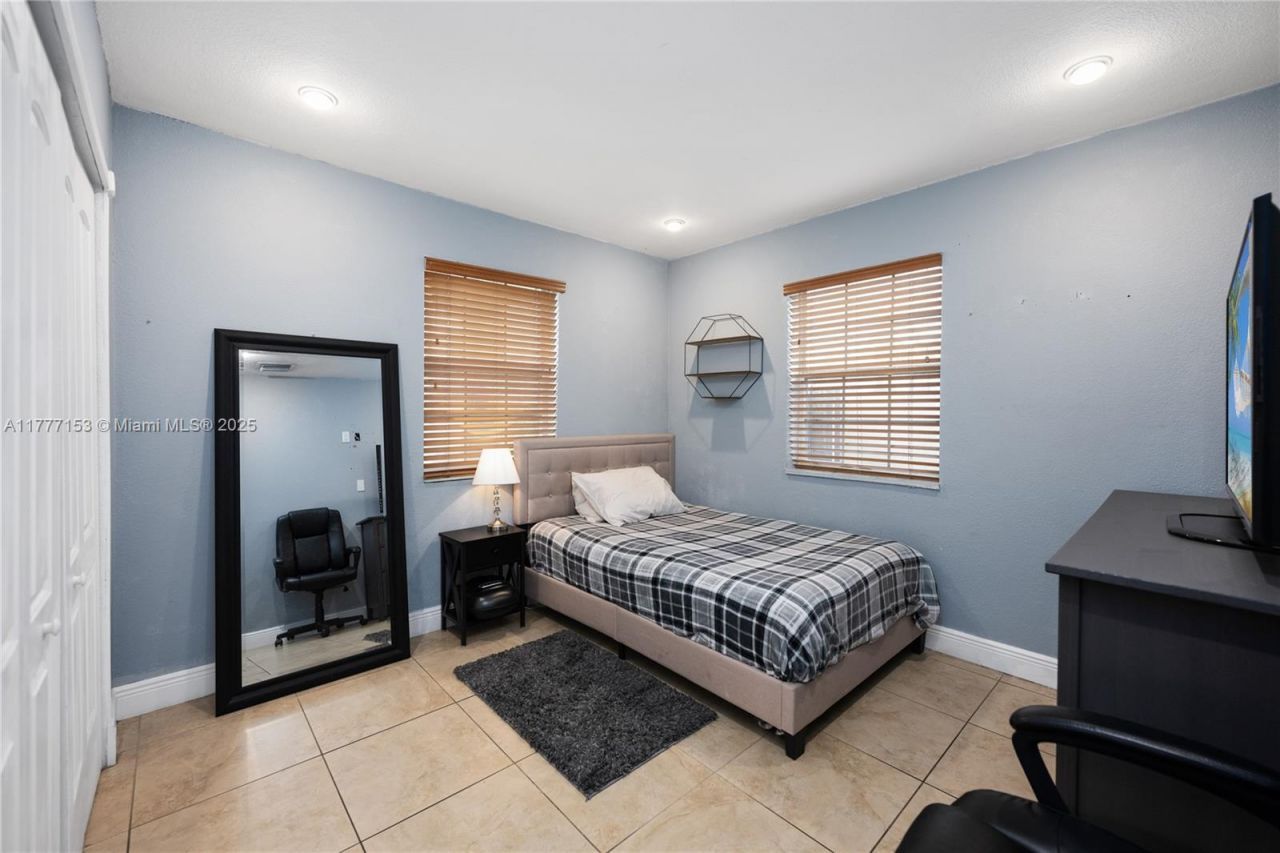 11210 SW 47th Ter, Miami, FL 33165 Photo