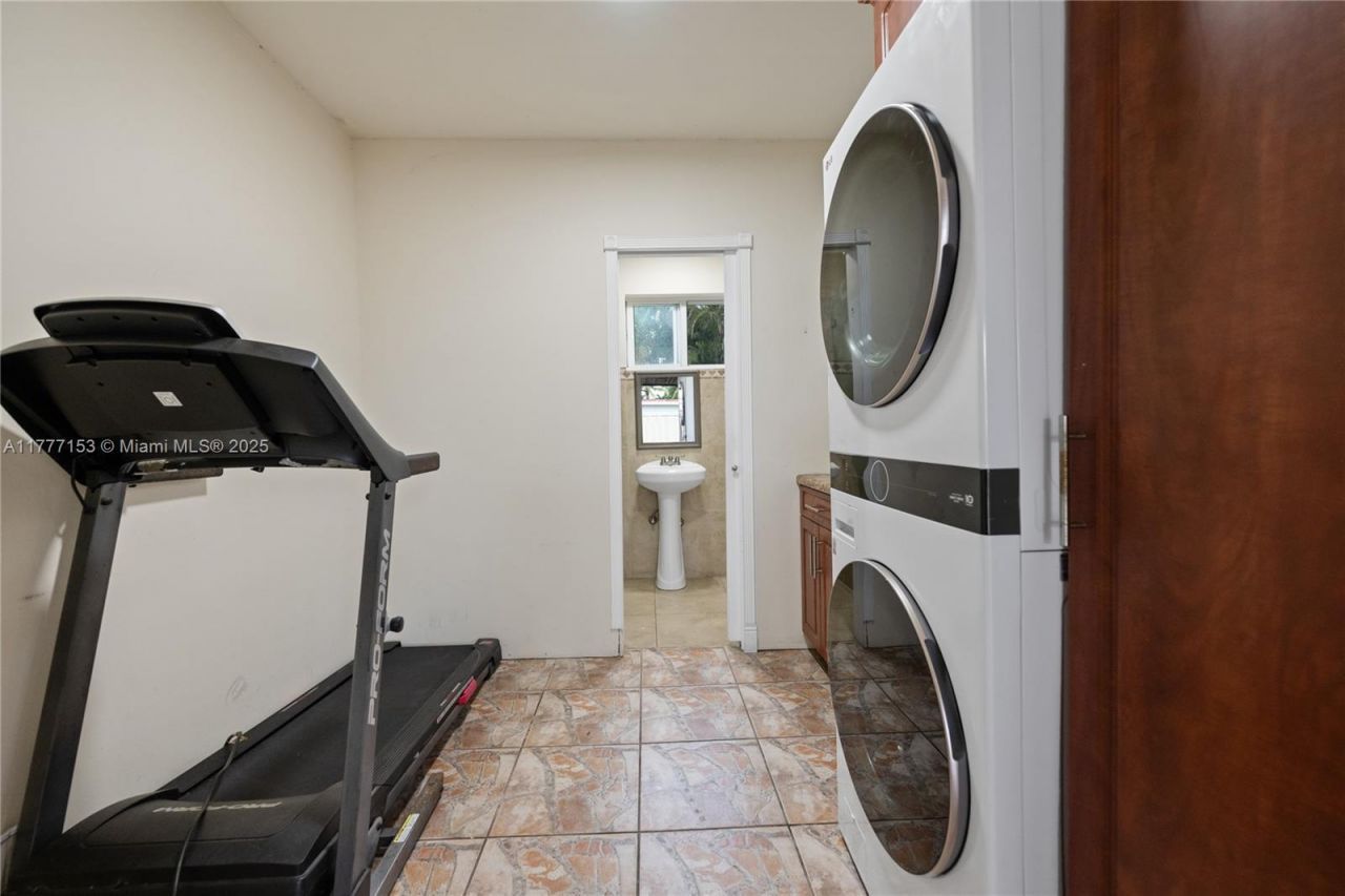 11210 SW 47th Ter, Miami, FL 33165 Photo