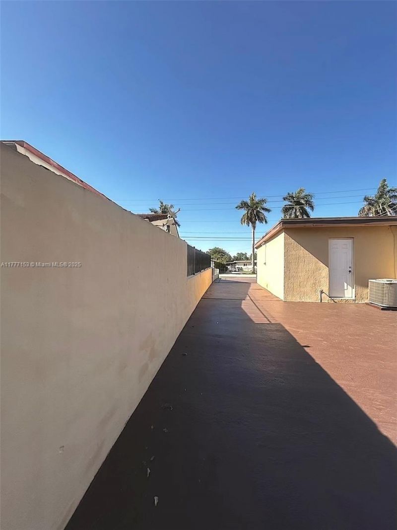 11210 SW 47th Ter, Miami, FL 33165 Photo