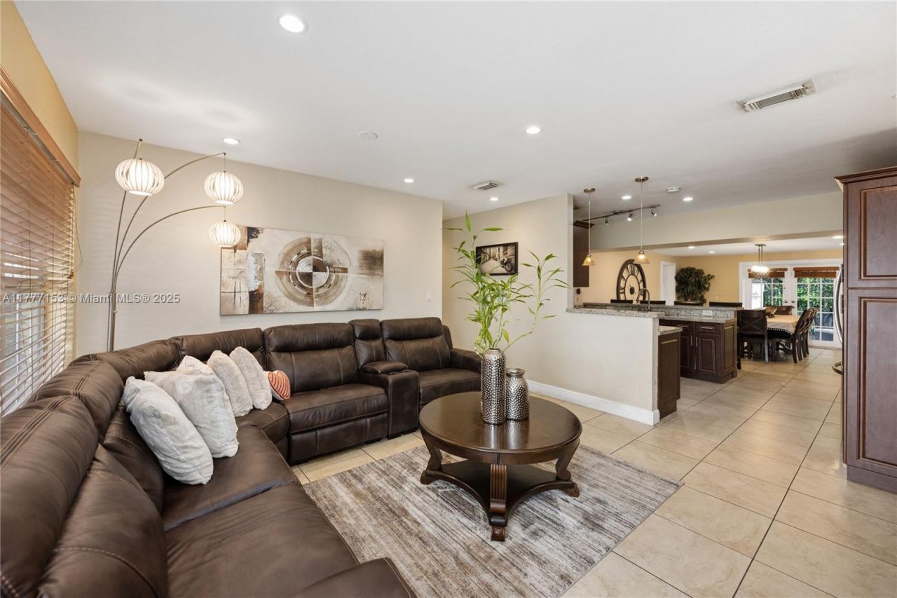 11210 SW 47th Ter, Miami, FL 33165 Photo