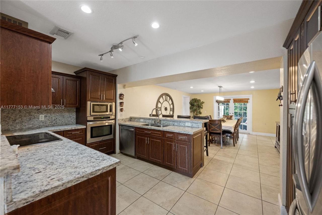11210 SW 47th Ter, Miami, FL 33165 Photo