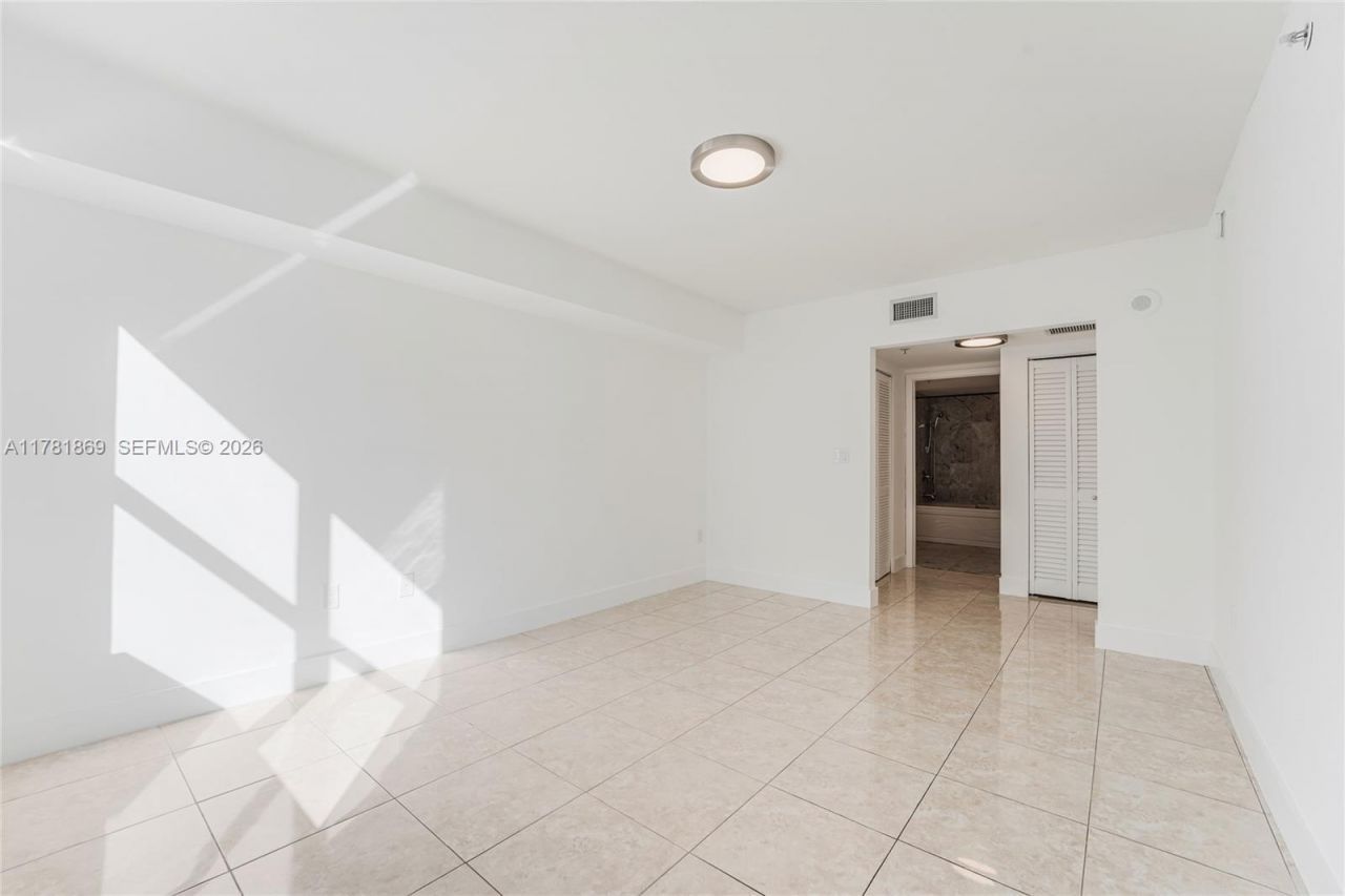 31 SE 5th St, Unit 409, Miami, FL 33131 Photo