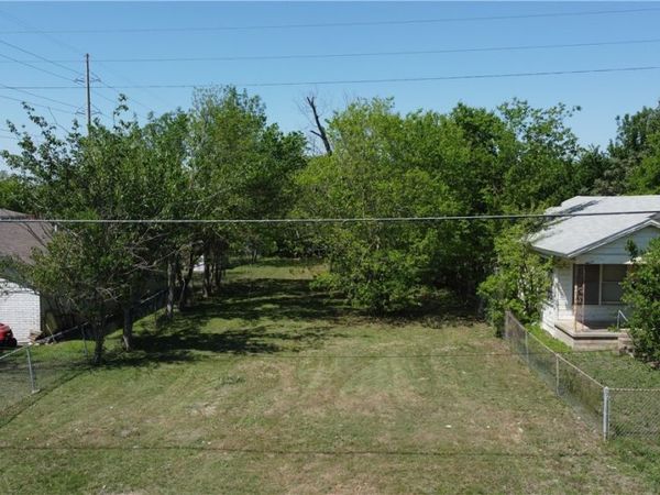 408 Symes Street, Taylor, TX 76574