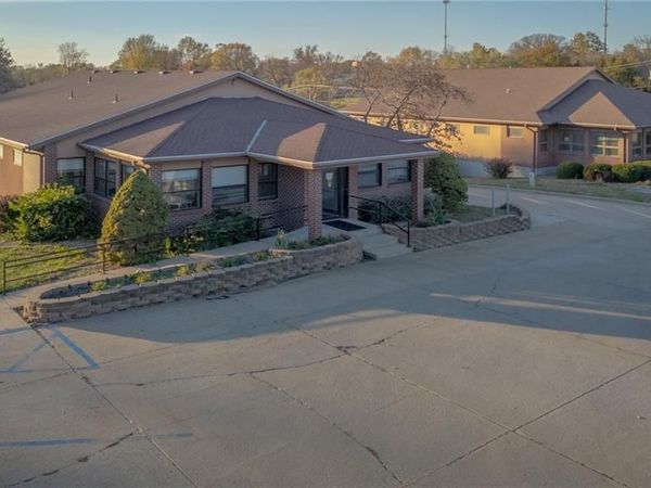 1006 N Jesse James Road, Excelsior Springs, MO 64024