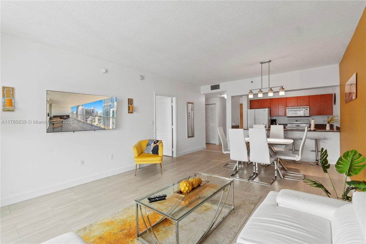 1200 Brickell Bay Dr, Unit PH 4218, Miami, FL 33131 Photo