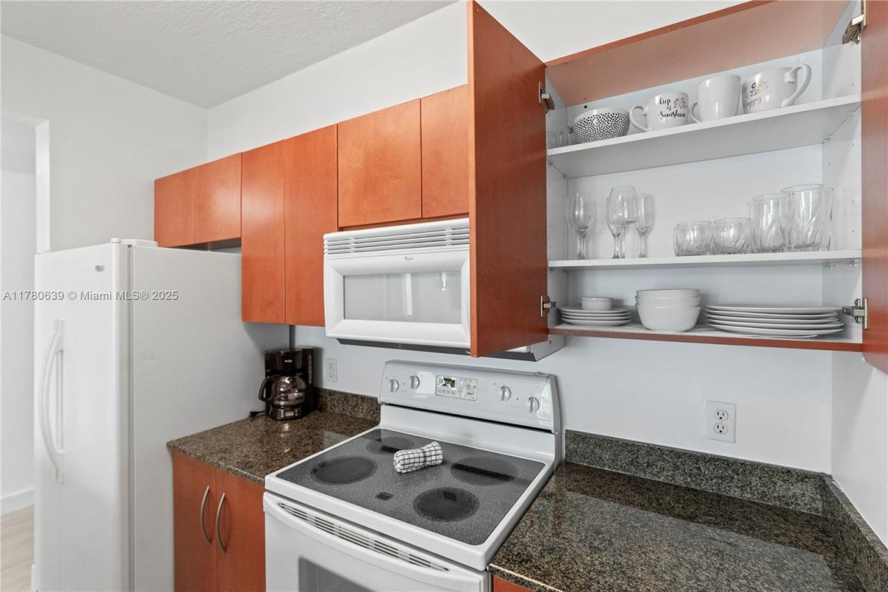 1200 Brickell Bay Dr, Unit PH 4218, Miami, FL 33131 Photo