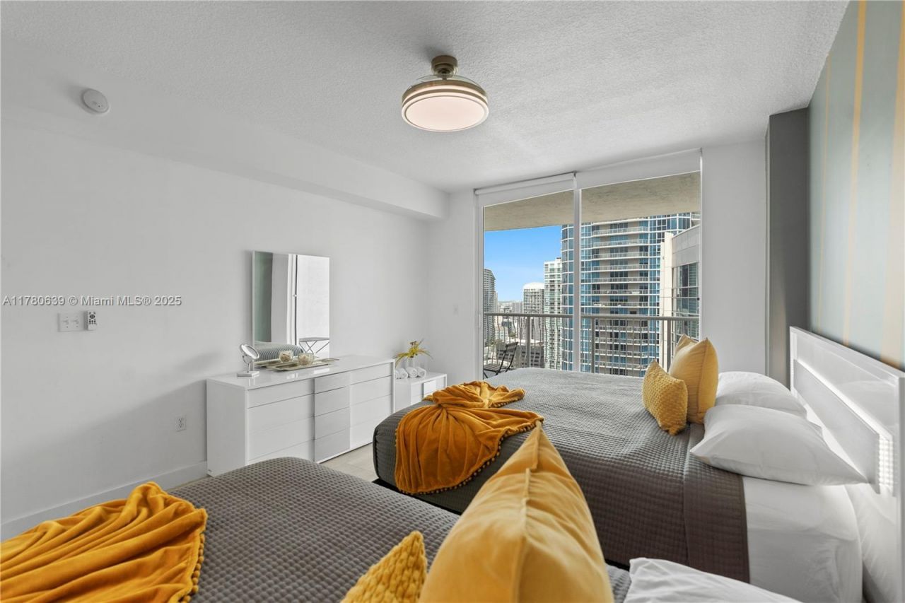 1200 Brickell Bay Dr, Unit PH 4218, Miami, FL 33131 Photo