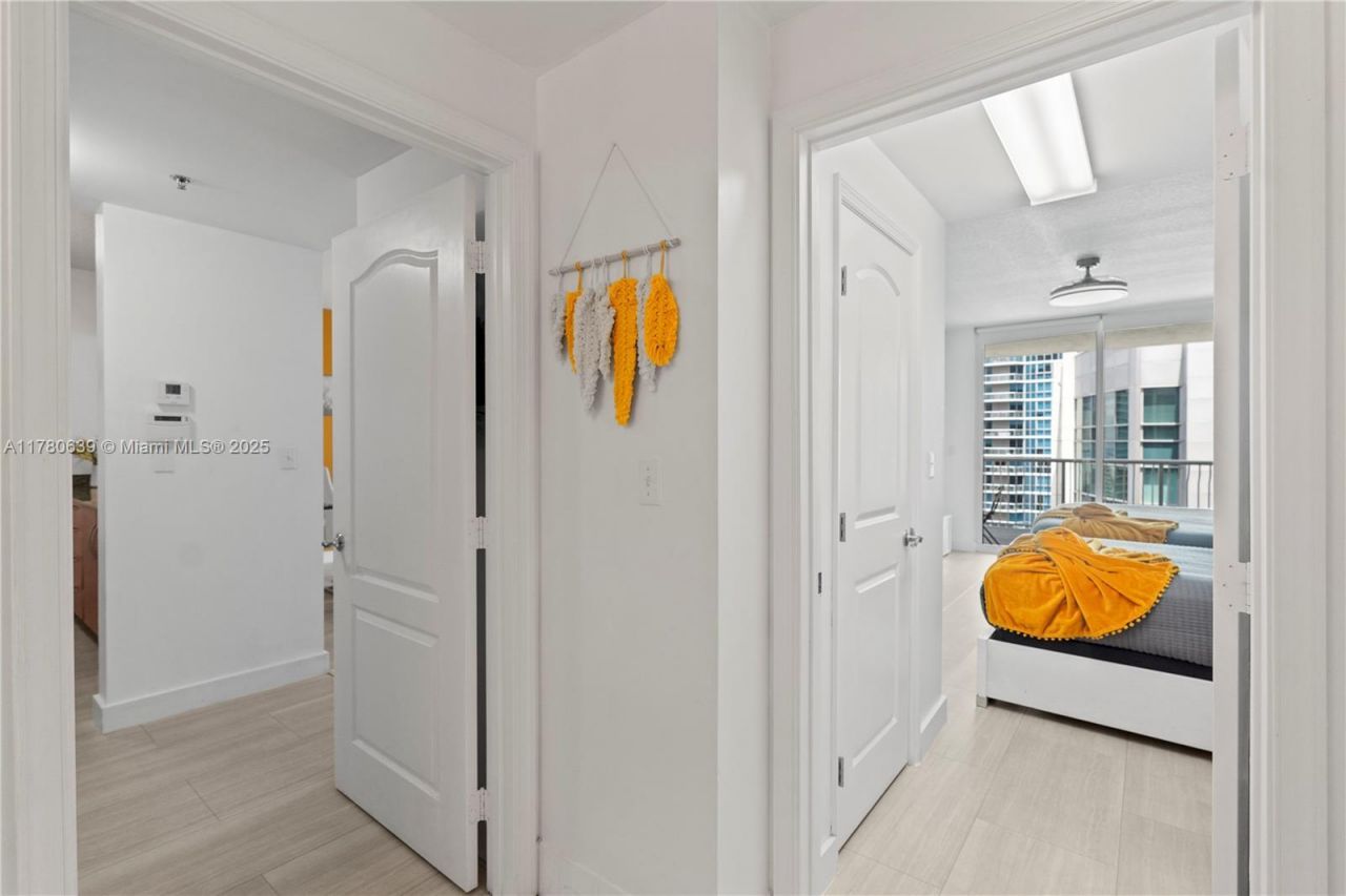 1200 Brickell Bay Dr, Unit PH 4218, Miami, FL 33131 Photo