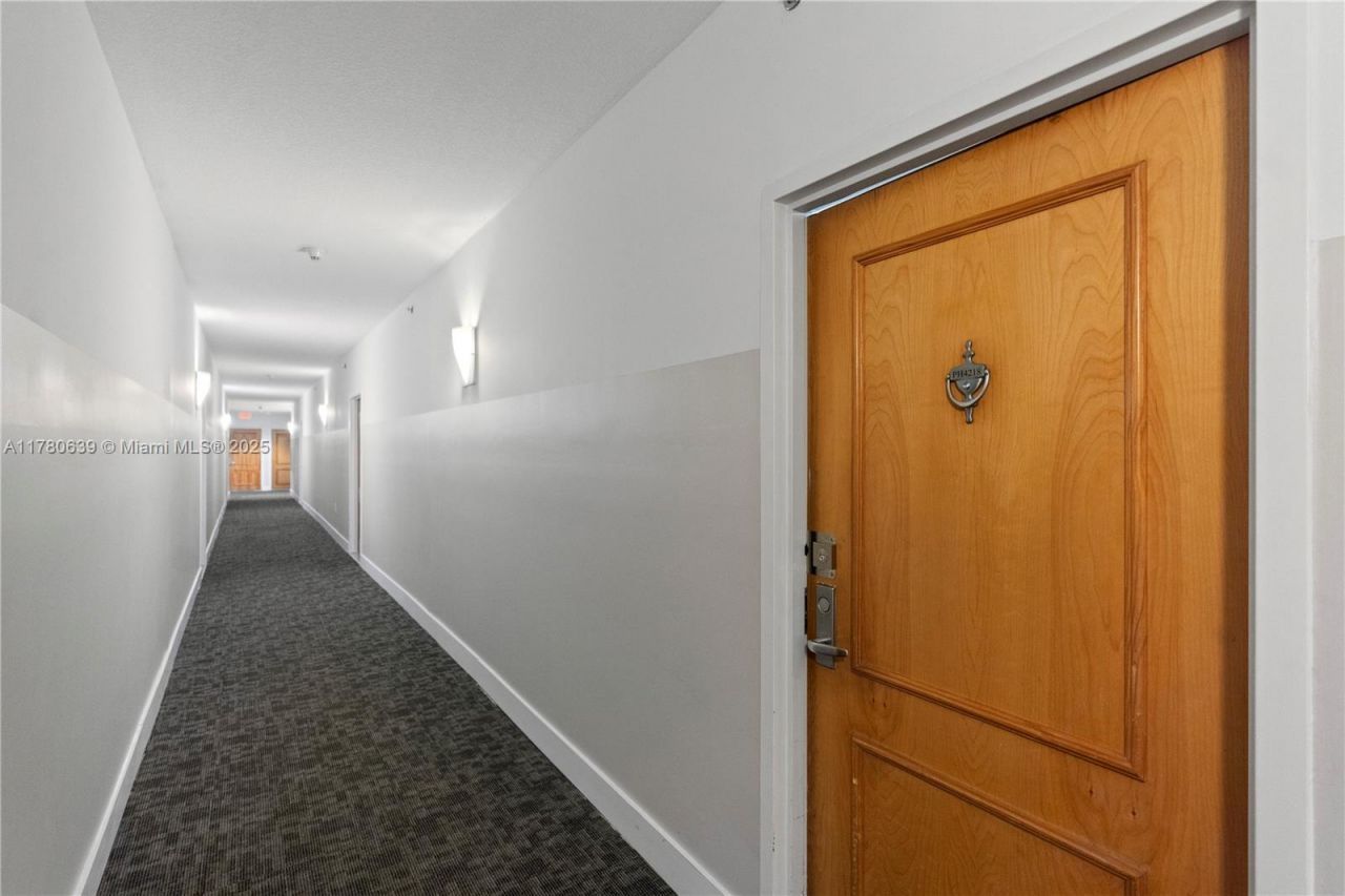 1200 Brickell Bay Dr, Unit PH 4218, Miami, FL 33131 Photo