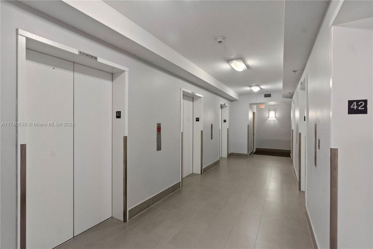 1200 Brickell Bay Dr, Unit PH 4218, Miami, FL 33131 Photo