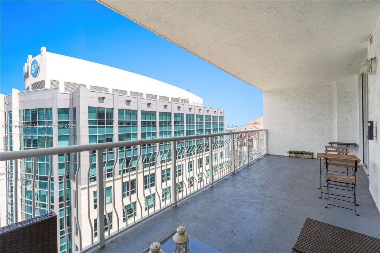 1200 Brickell Bay Dr, Unit PH 4218, Miami, FL 33131 Photo