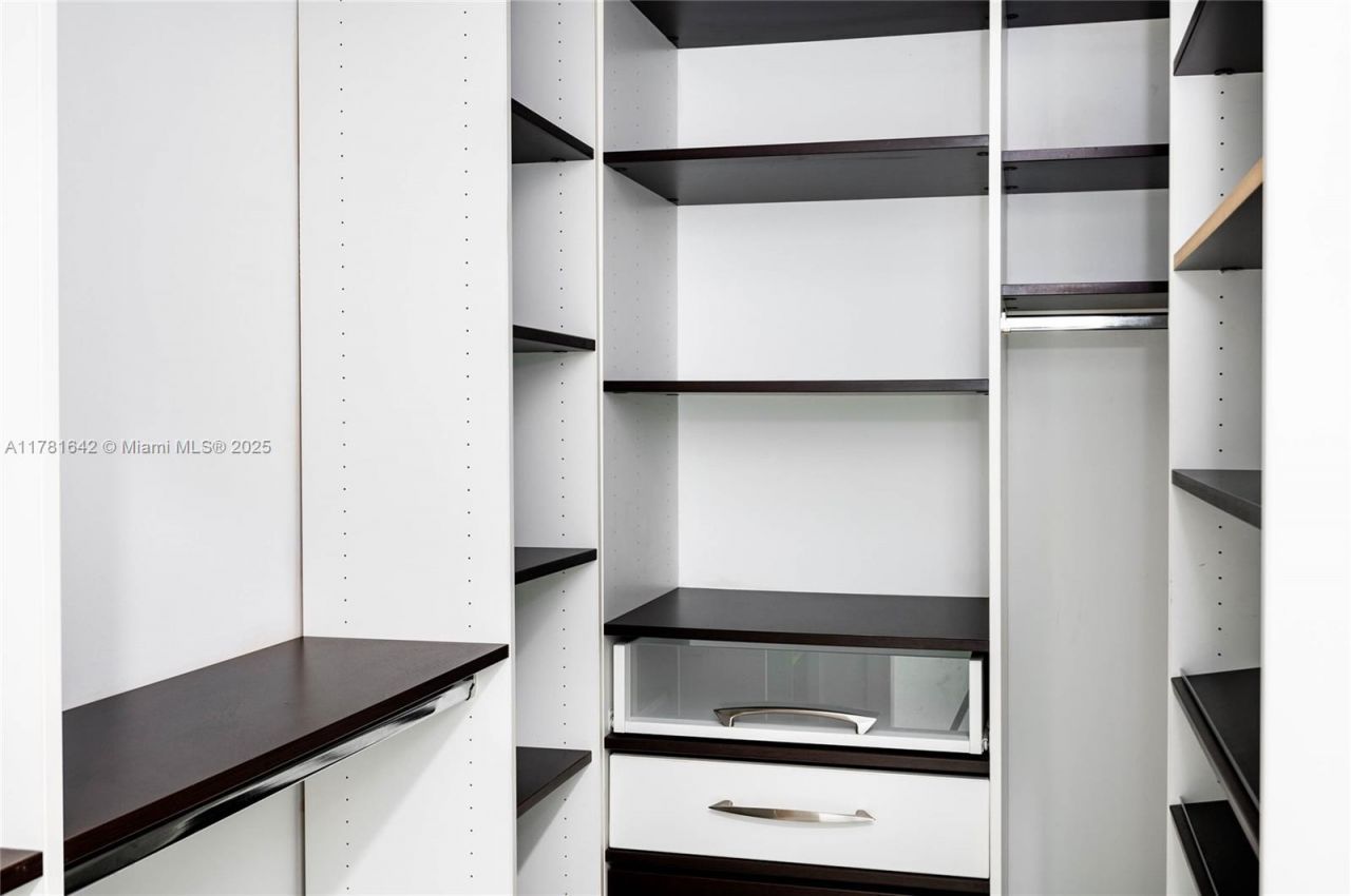 2950 NE 188th St, Unit 143, Aventura, FL 33180 Photo