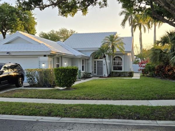 2285 Saratoga Lane, West Palm Beach, FL 33409