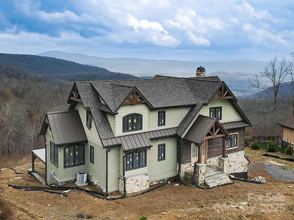 475 Dancing Bear Drive, Hendersonville, NC 28792