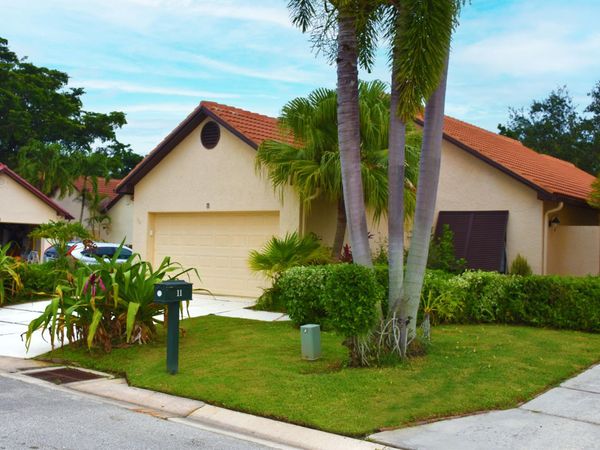 11 Ironwood Way N, Palm Beach Gardens, FL 33418