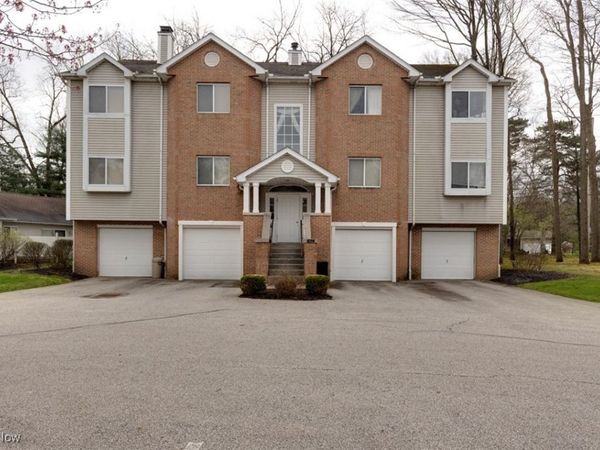 362 Village Pointe Drive, Akron, OH 44313