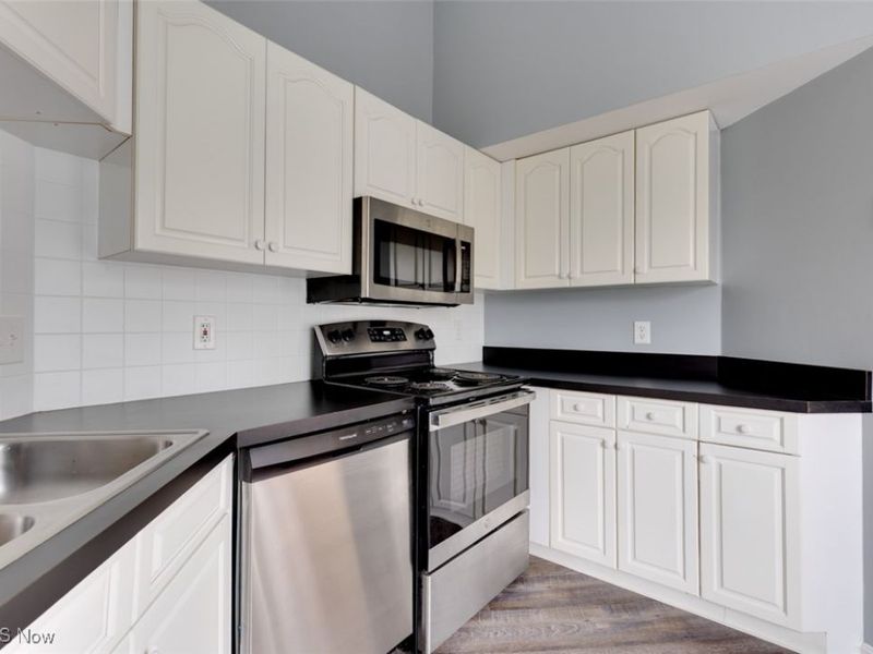 362 Village Pointe Drive, Akron, OH 44313 Photo 10