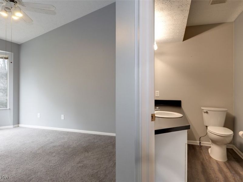 362 Village Pointe Drive, Akron, OH 44313 Photo 14